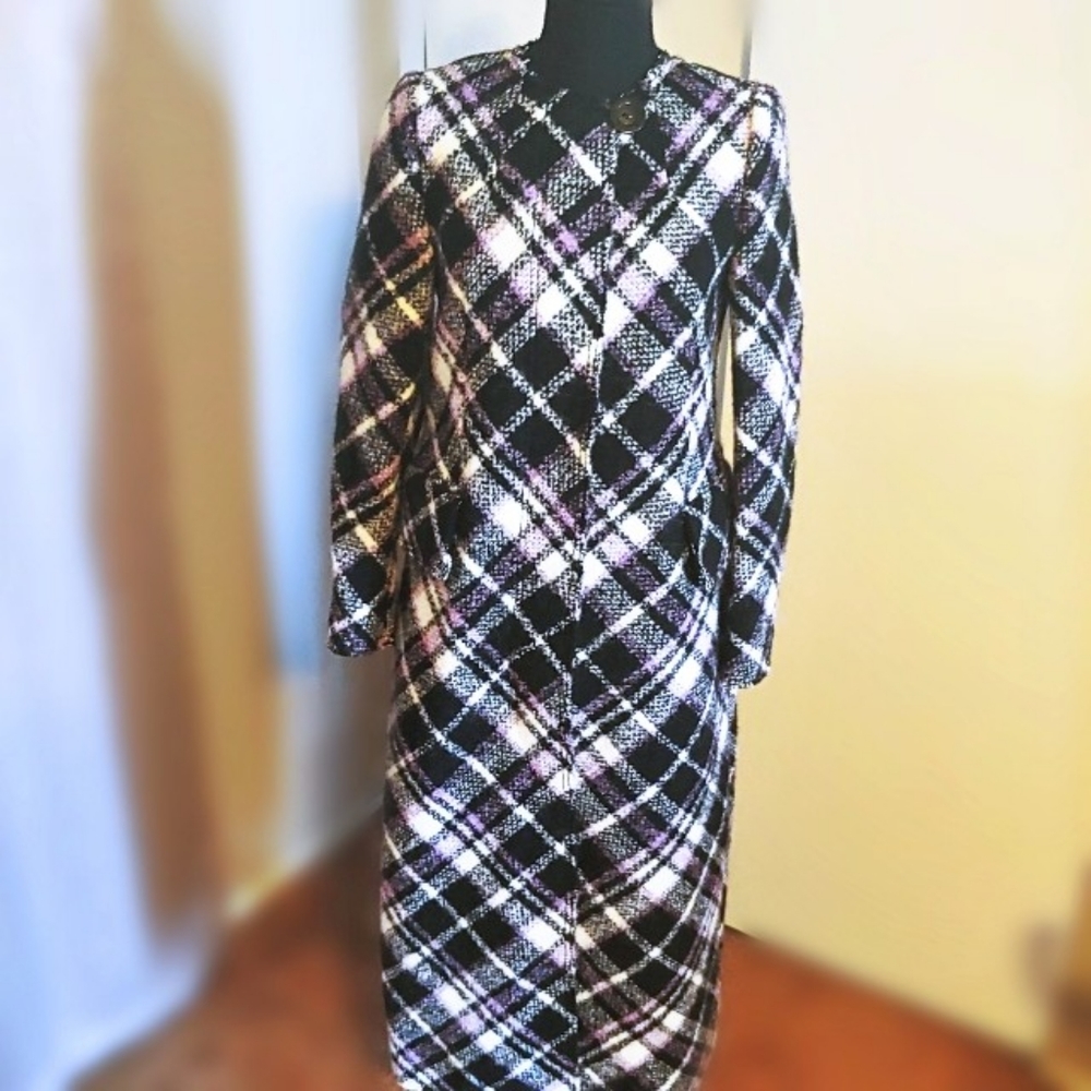 Kate Spade Black/Purple long coat. Coat is in stunning “like new” condition.